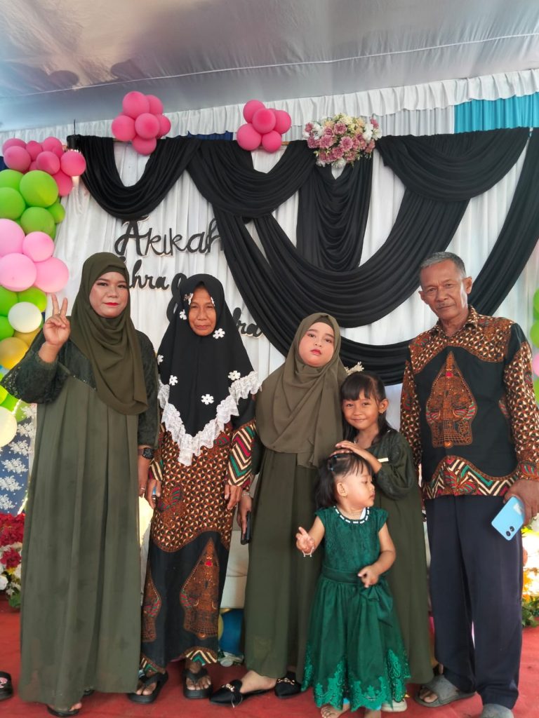 Jacksi wartawan flamboyan turut mengahadiri aqiqah tersebut